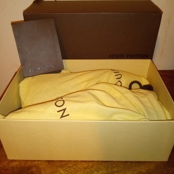 LOUIS VUITTON SNEAKERS - Picture 13 of 14